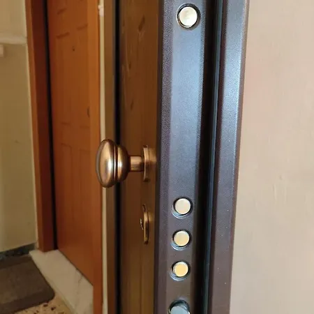 Shared Apartment, In The Centre With Free P Cars Drama