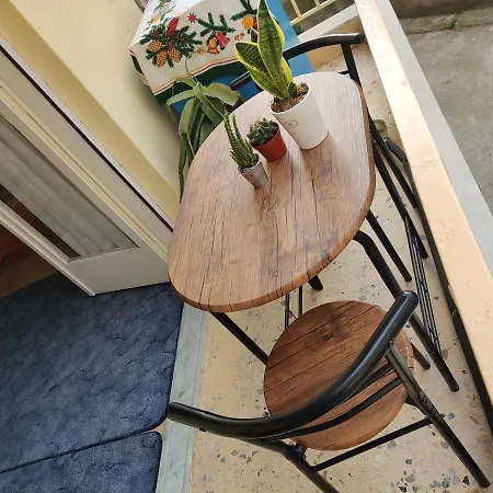 Shared Apartment, In The Centre With Free P Cars Homestay Drama