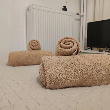 Shared Apartment, In The Centre With Free P Cars Homestay Drama