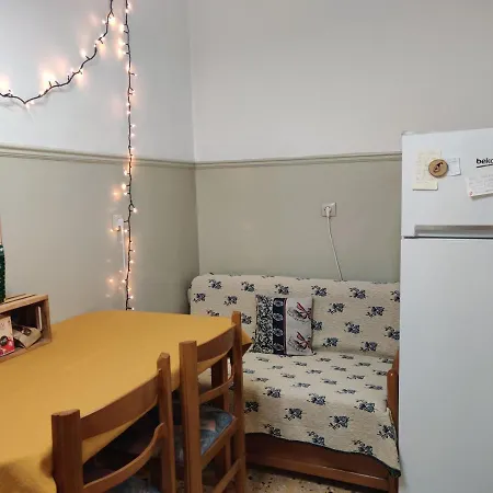 Shared Apartment, In The Centre With Free P Cars * Drama